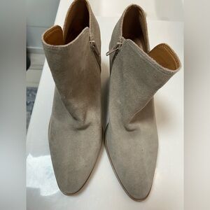 Lucky Brand STAYCI ankle booties. Taupe size 10. NWOB. Side zip. Chunky heel